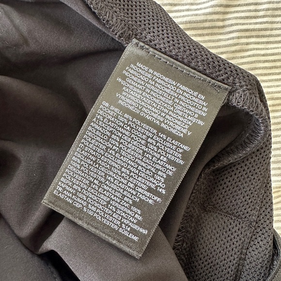 The North Face Women’s Black Trailwear OKT Trail Short - Medium NWT - Picture 9 of 9